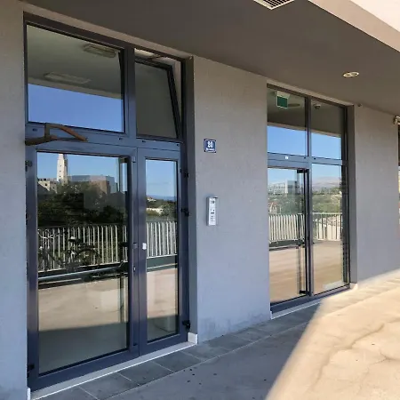 Charming Apartment *